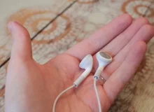 How To Clean Earbuds And Headphones The Right Way
