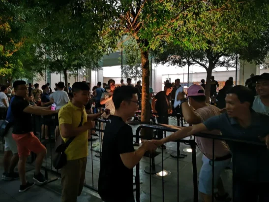 Huawei gifting free power banks to Apple