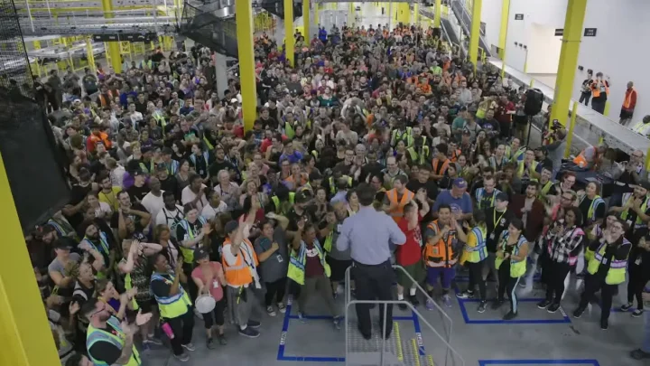 Amazon increases minimum wage