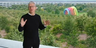 Tim Cook in Apple Park