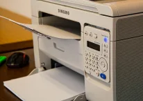 businesses still send faxes