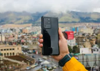 Galaxy S20 Ultra in hands