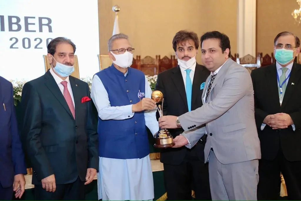 Jazib Zaman, Ceo Of Techabout Received Presidential Export Trophy From The President Of Pakistan Dr. Arif Alvi