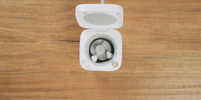 An aerial view of earbuds washer