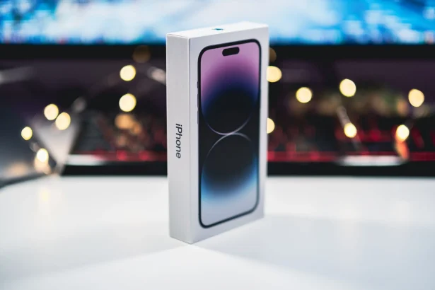 iPhone 14 Pro box packed